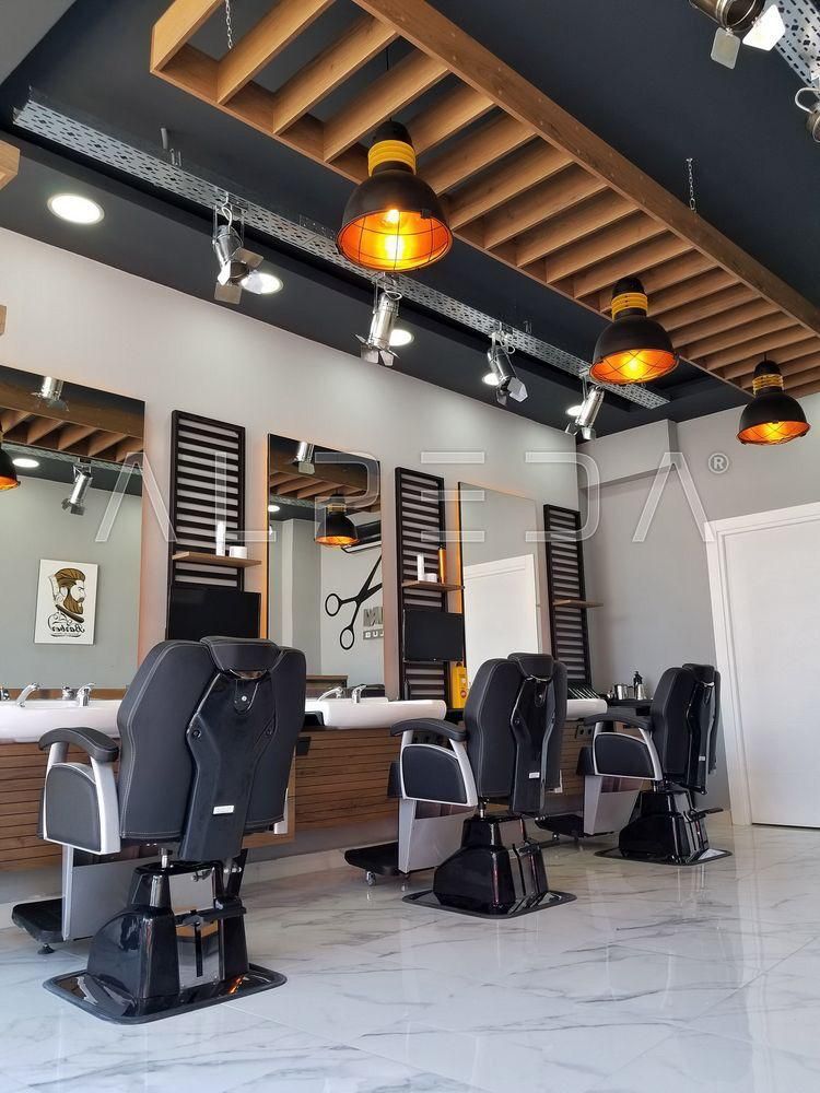 Salon de coiffure aux postes inoccupés